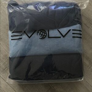 3 Pack Evolve Crew Neck Tee Size M.